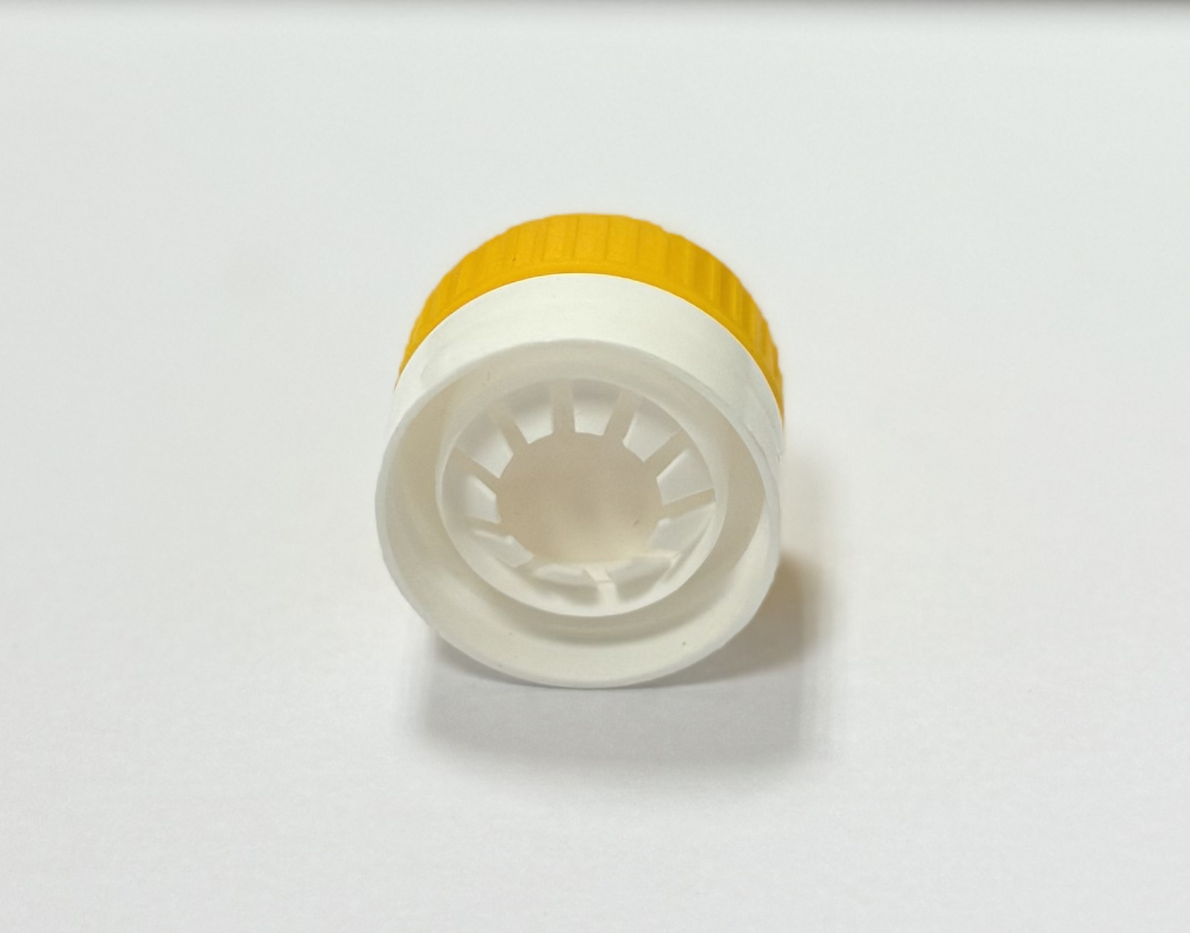 Капачка за олио двукорпусна